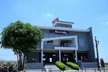 hotel moonlight and restaurant