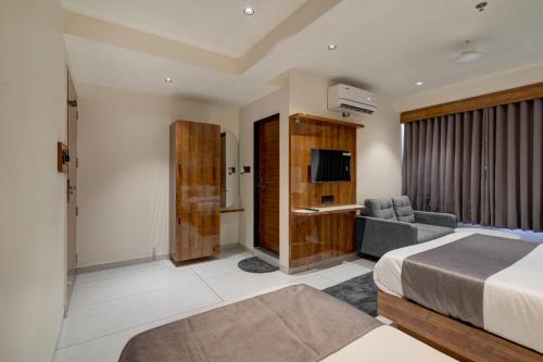 hotel shrimad villa gandhinagar