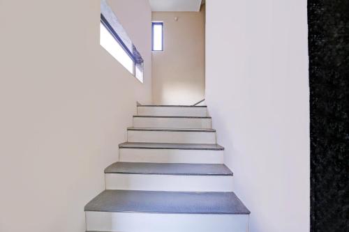 super townhouse lig main road indore