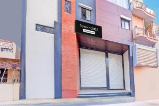 super townhouse lig main road indore