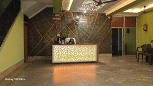 Ayodhya Cantt Palace & Restaurant,,2 star