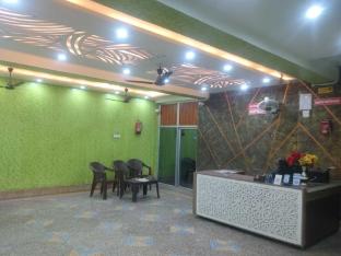 Ayodhya Cantt Palace & Restaurant,,2 star