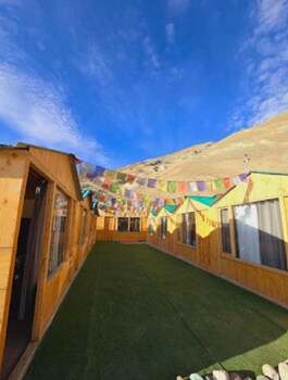 the grand lodge pangong