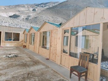 the grand lodge pangong