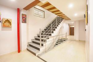 Maharishi Inn,,2 star