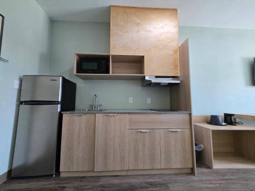 royal inn and suites