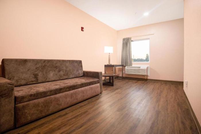 royal inn and suites