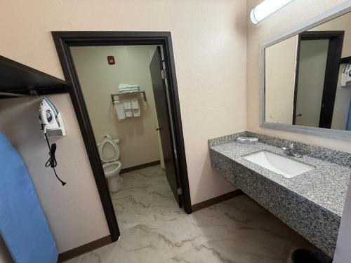 royal inn and suites