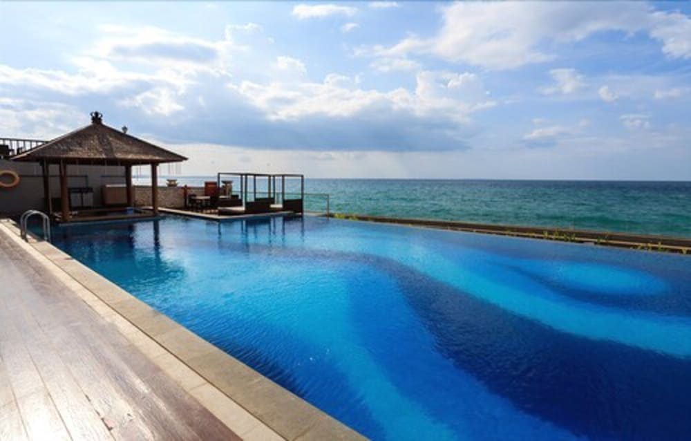 hotel on the rock