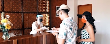 adhi jaya sunset hotel