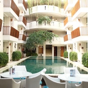 adhi jaya sunset hotel