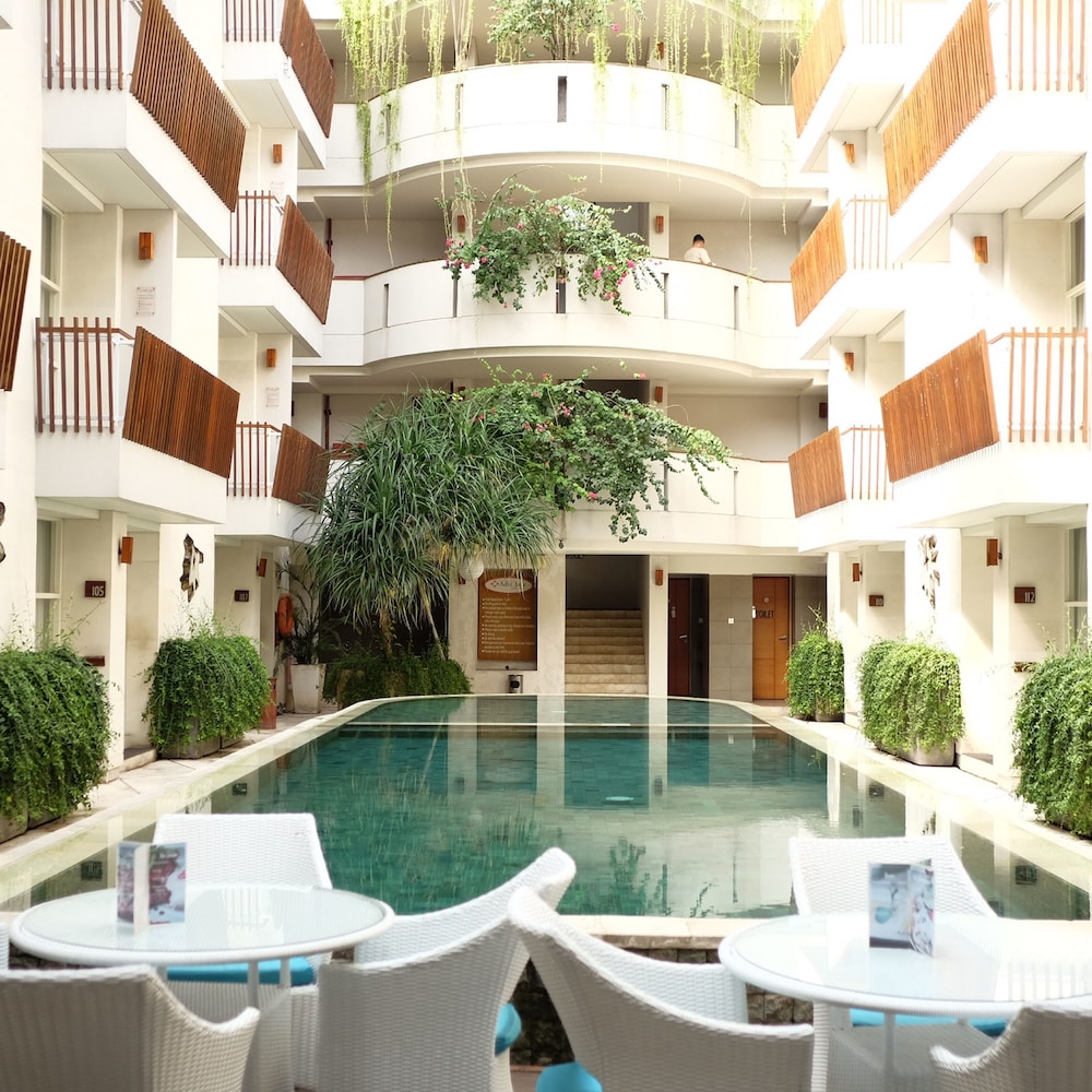 adhi jaya sunset hotel