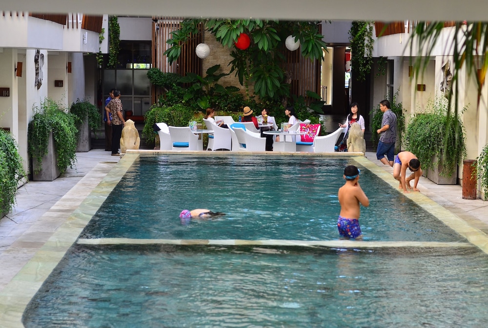 adhi jaya sunset hotel