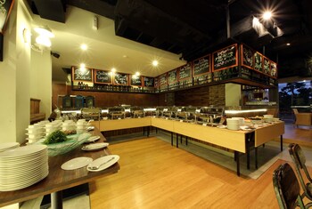 adhi jaya sunset hotel