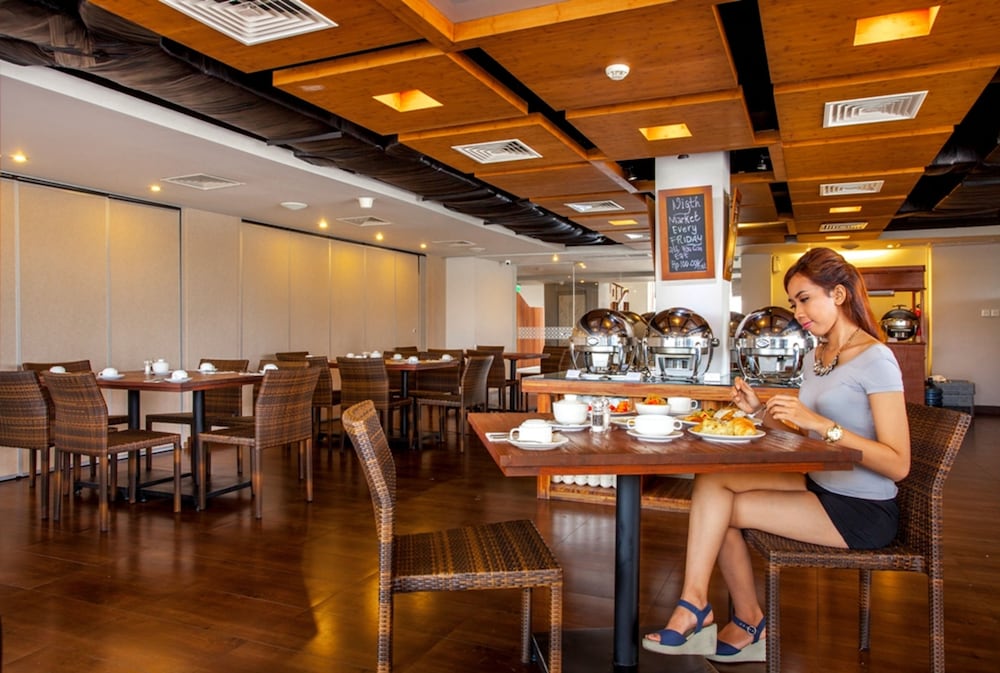 adhi jaya sunset hotel