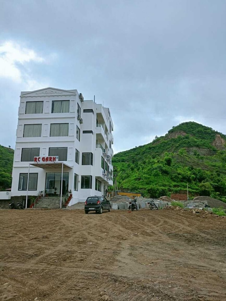 hotel rc garh