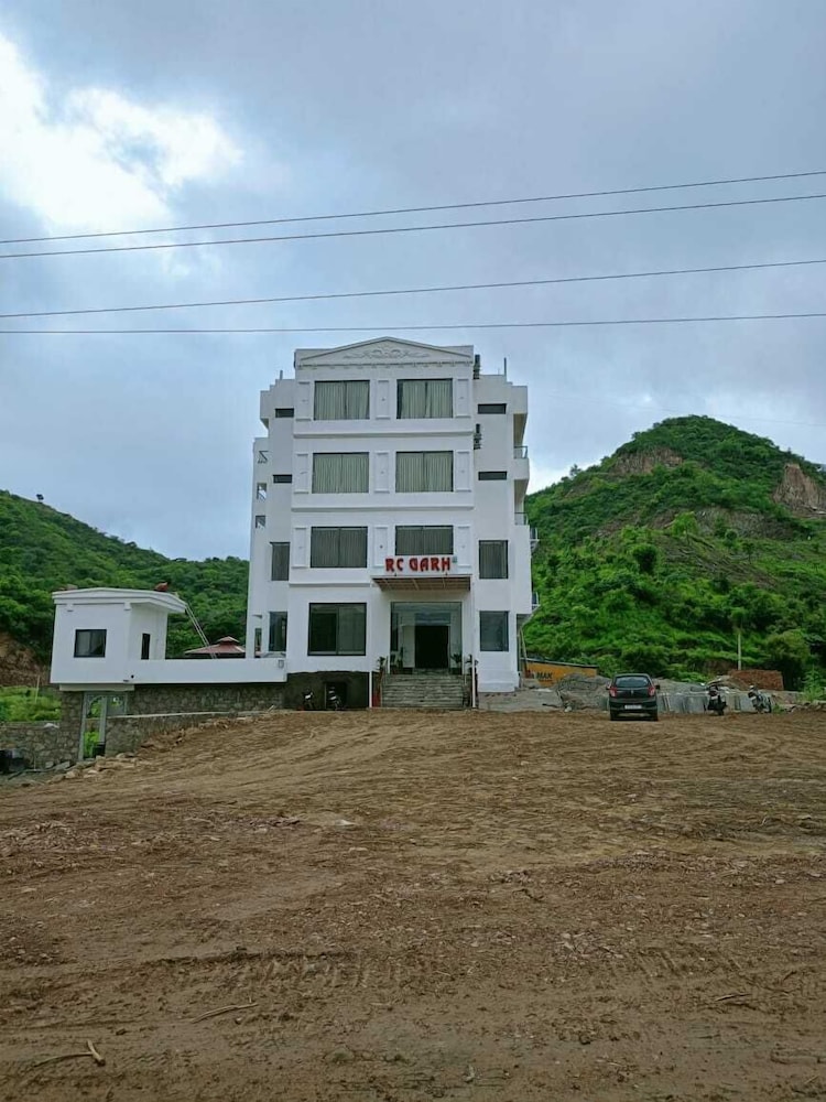 hotel rc garh