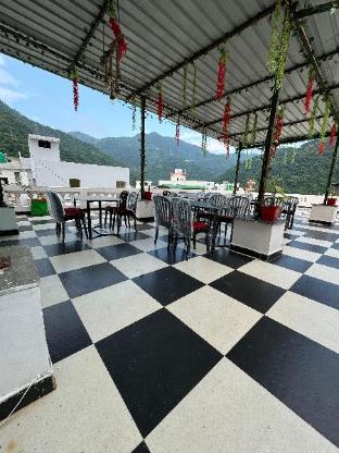 sattva cafe and motel