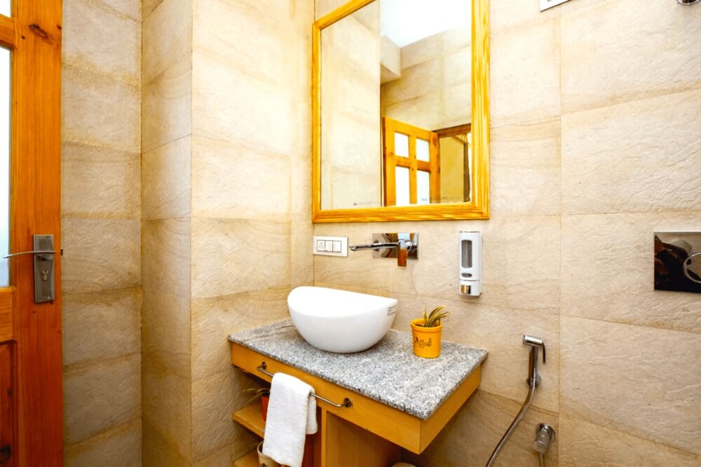 amber cottage manali