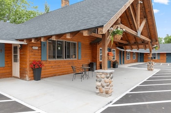 River View Lodge,701 Minnesota Ave S,2 star