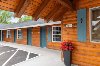 River View Lodge,701 Minnesota Ave S,2 star