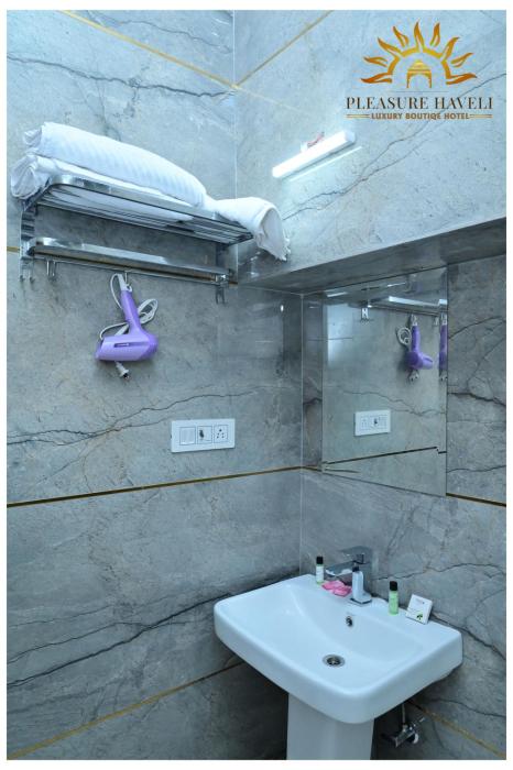 hotel pleasure haveli