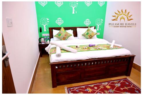 hotel pleasure haveli