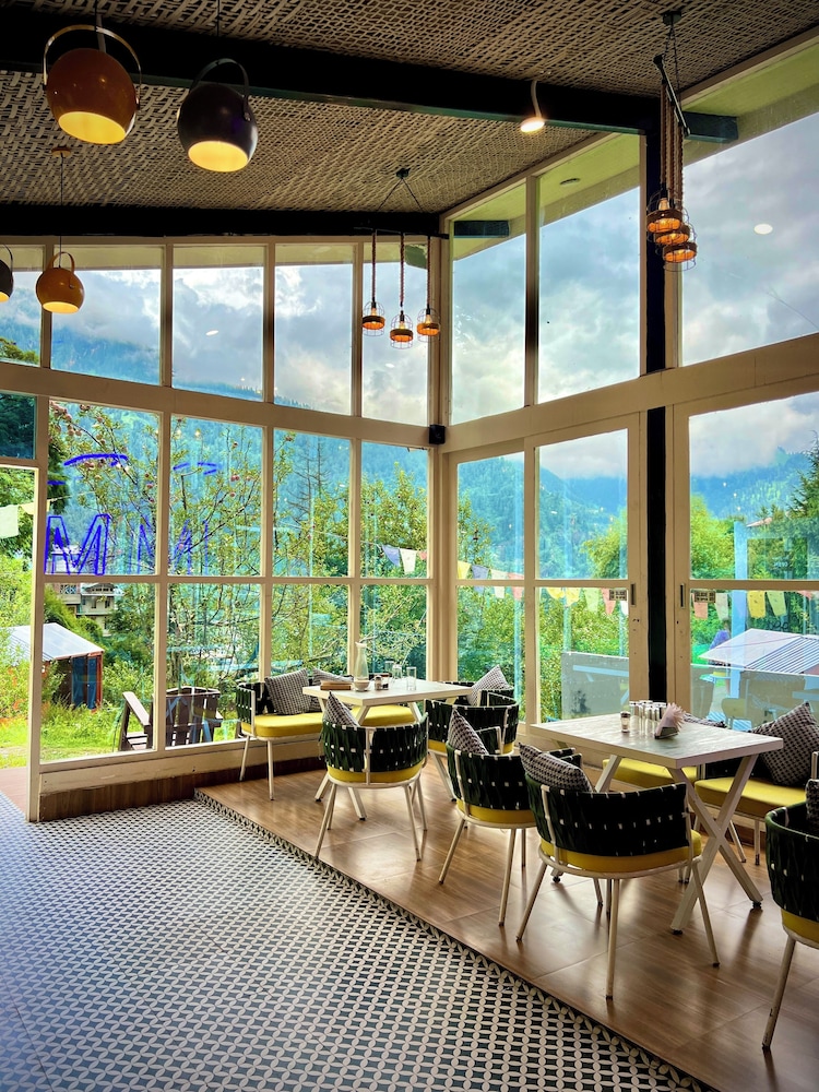 glass cabins and cafe by urban monk