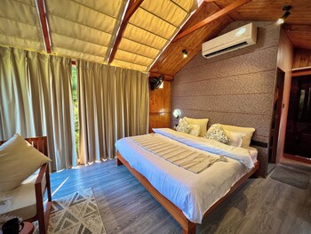 glass cabins and cafe by urban monk