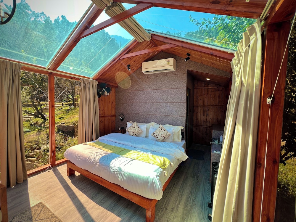 glass cabins and cafe by urban monk