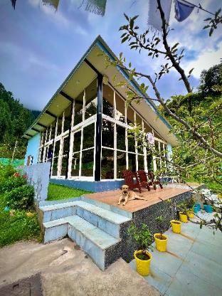 glass cabins and cafe by urban monk