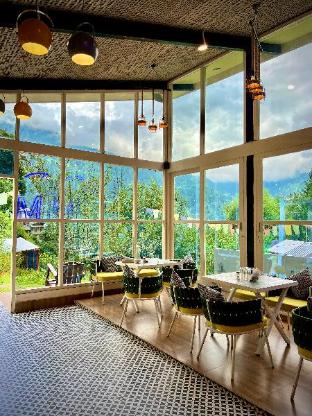 glass cabins and cafe by urban monk