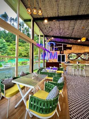 glass cabins and cafe by urban monk