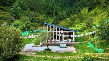 glass cabins and cafe by urban monk