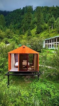 glass cabins and cafe by urban monk