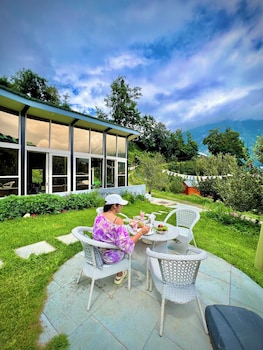 glass cabins and cafe by urban monk