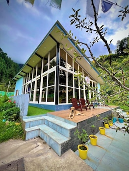 glass cabins and cafe by urban monk