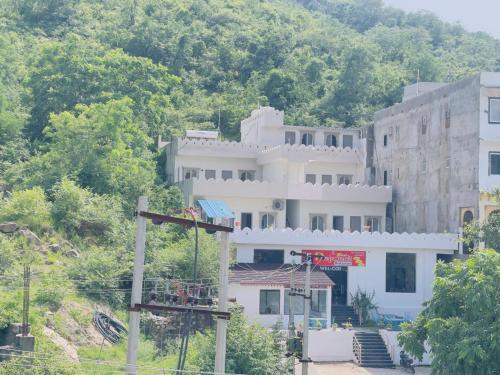 Rajwadi Palace,,5 star