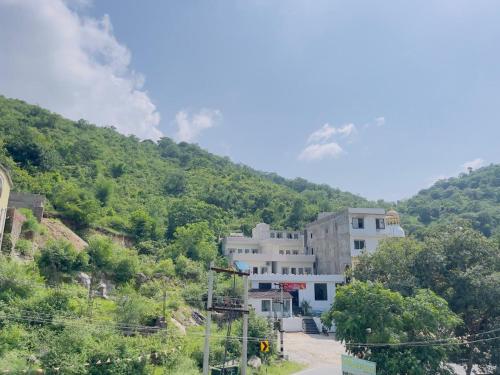 Rajwadi Palace,,5 star