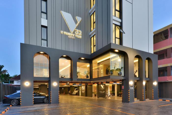 v32 hotel