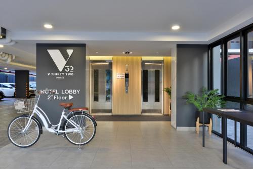 v32 hotel