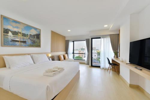 v32 hotel