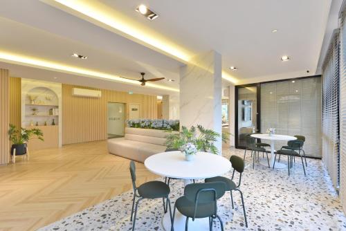 v32 hotel