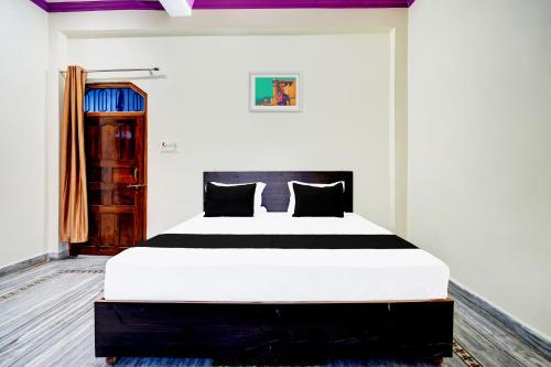 Hotel O Buddha Palace (Paying Guest House),,3 star