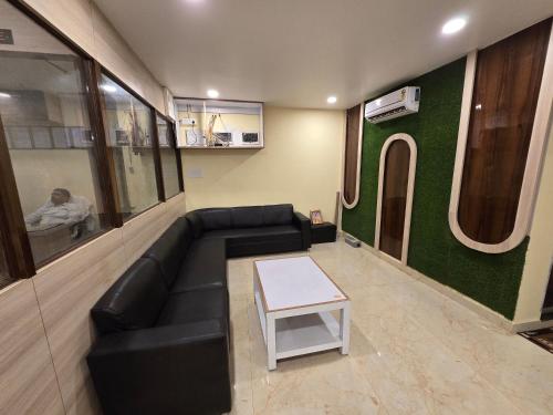 sarojini garden hotel and restaurant