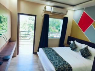 sarojini garden hotel and restaurant