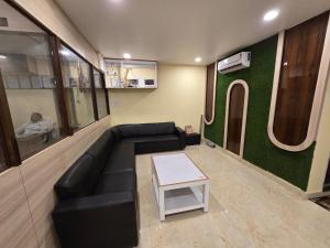 sarojini garden hotel and restaurant