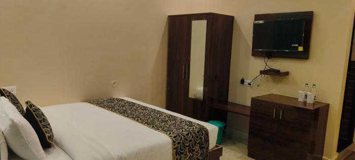 sarojini garden hotel and restaurant