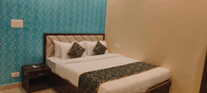 sarojini garden hotel and restaurant