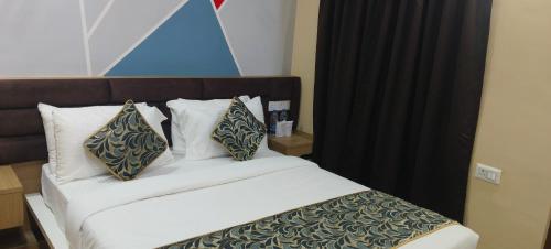 sarojini garden hotel and restaurant